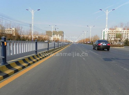 道路護欄.jpg