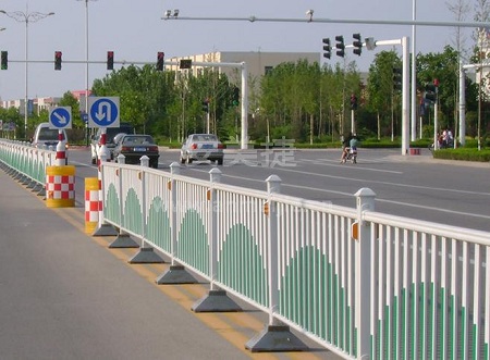 道路隔離護(hù)欄.jpg