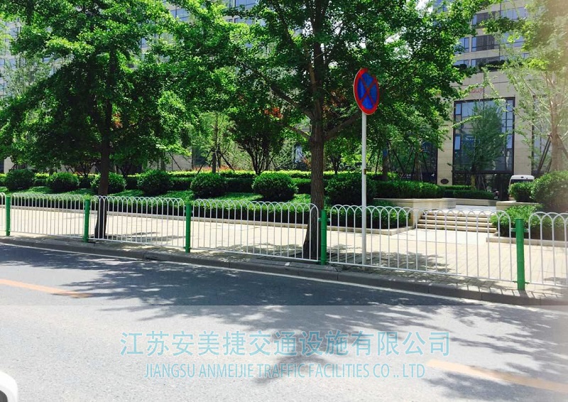 邊緣隔離護(hù)欄15-2.jpg