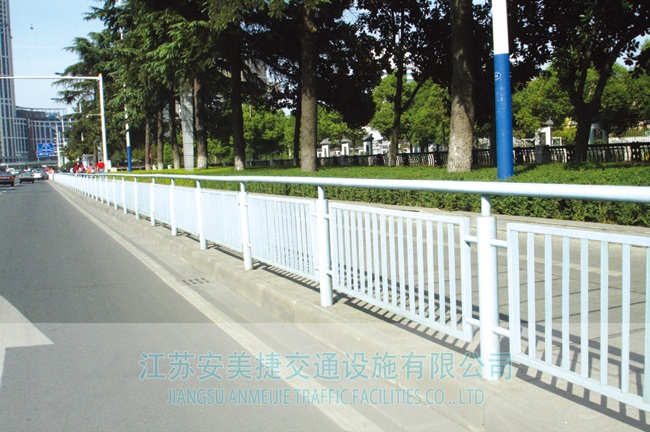 邊緣隔離護(hù)欄31-2.jpg
