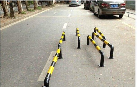 U型道路隔離護(hù)欄