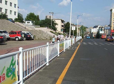 道路交通護(hù)欄